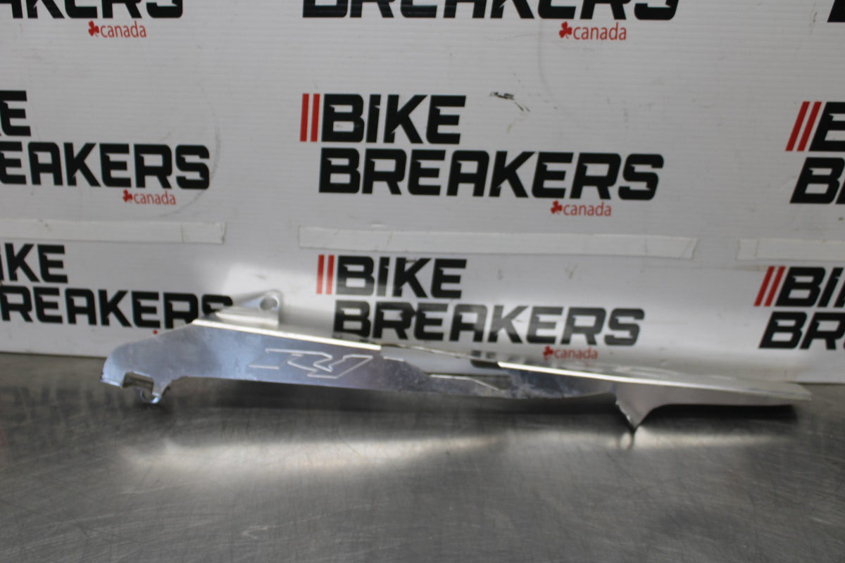 03 YAMAHA YZF R1 REAR BACK DRIVE CHAIN GUARD COVER SHIELD BB895