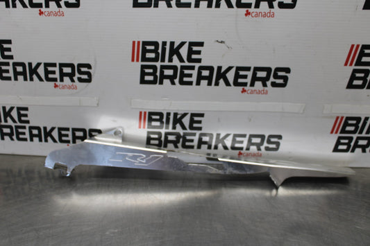03 YAMAHA YZF R1 REAR BACK DRIVE CHAIN GUARD COVER SHIELD BB895