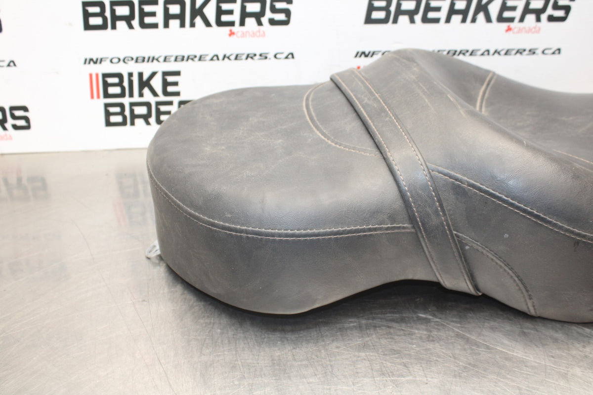 08 HARLEY-DAVIDSON SPORTSTER 1200 FRONT REAR SEAT SADDLE BB794