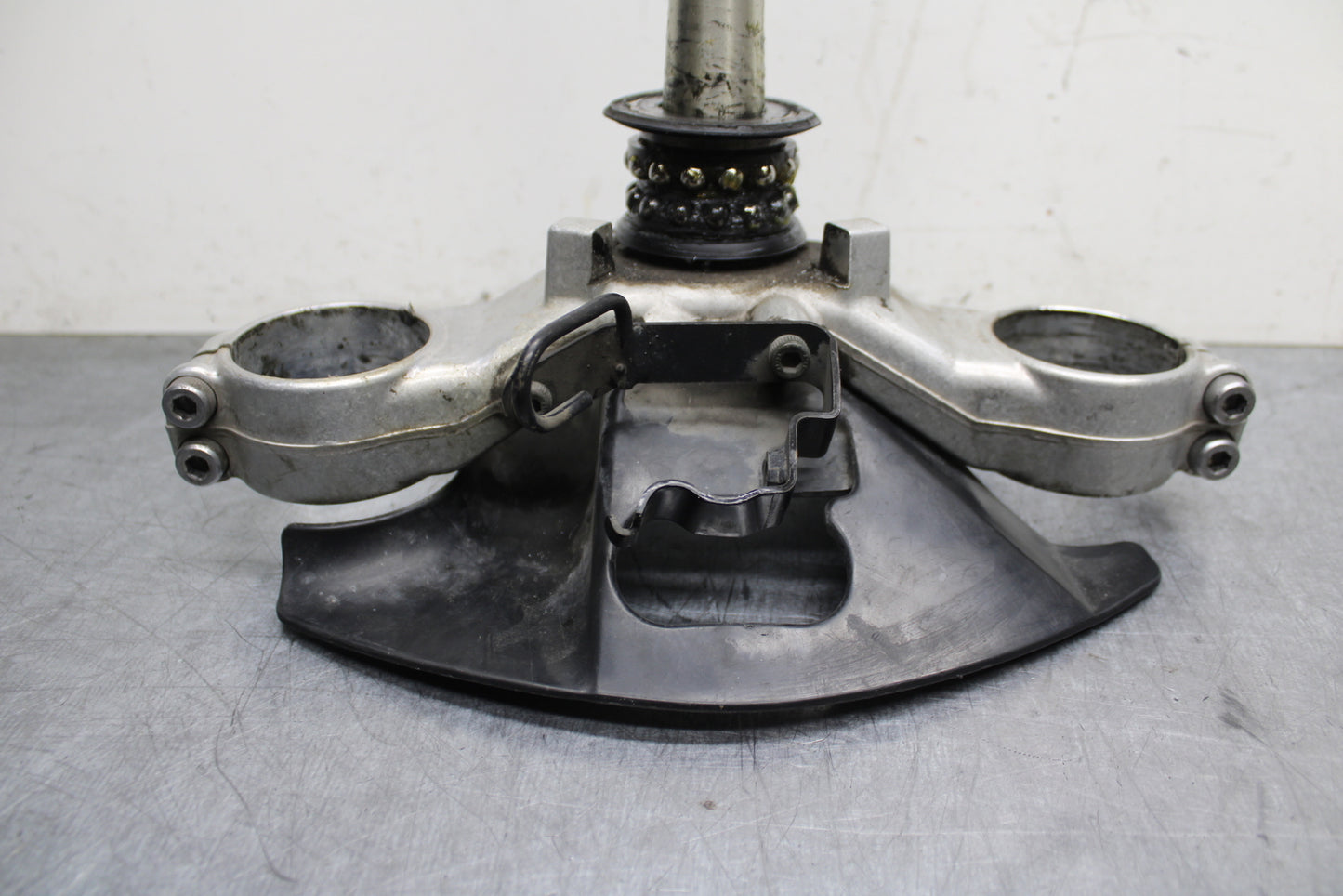 00-01 YAMAHA YZF R1 FRONT FORKS CLAMP LOWER TRIPLE TREE STEM BB755