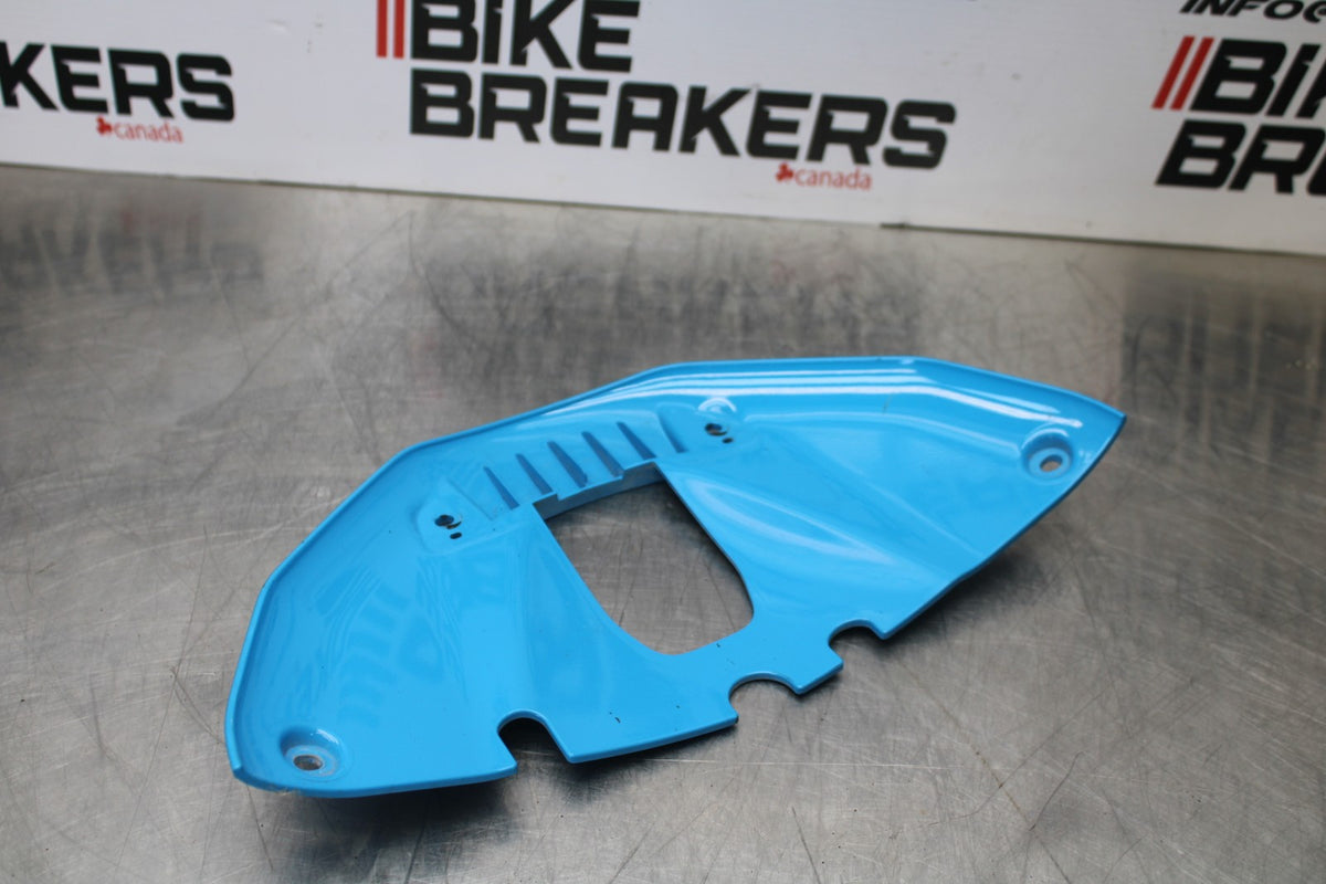 22-25 YAMAHA YZF R7 LOWER FRONT UPPER INNER HEADLIGHT COWL FAIRING  BB182