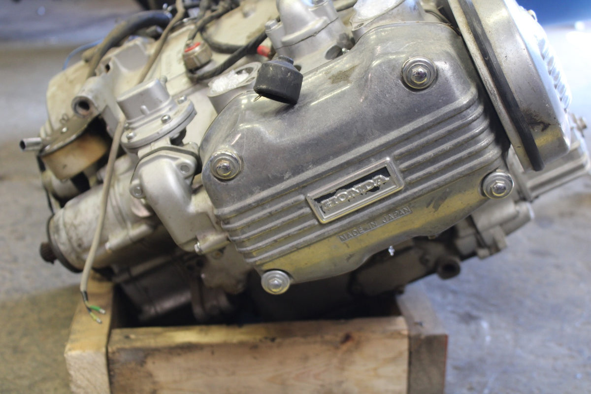 76-77 HONDA GOLDWING 1000 ENGINE MOTOR BB171