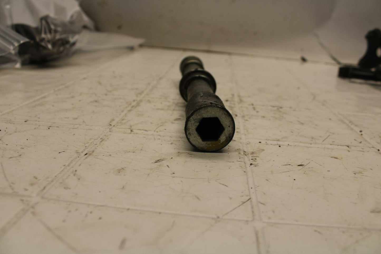 96-03 KAWASAKI NINJA ZX7R FRONT WHEEL RIM AXLE PIVOT BOLT BB20