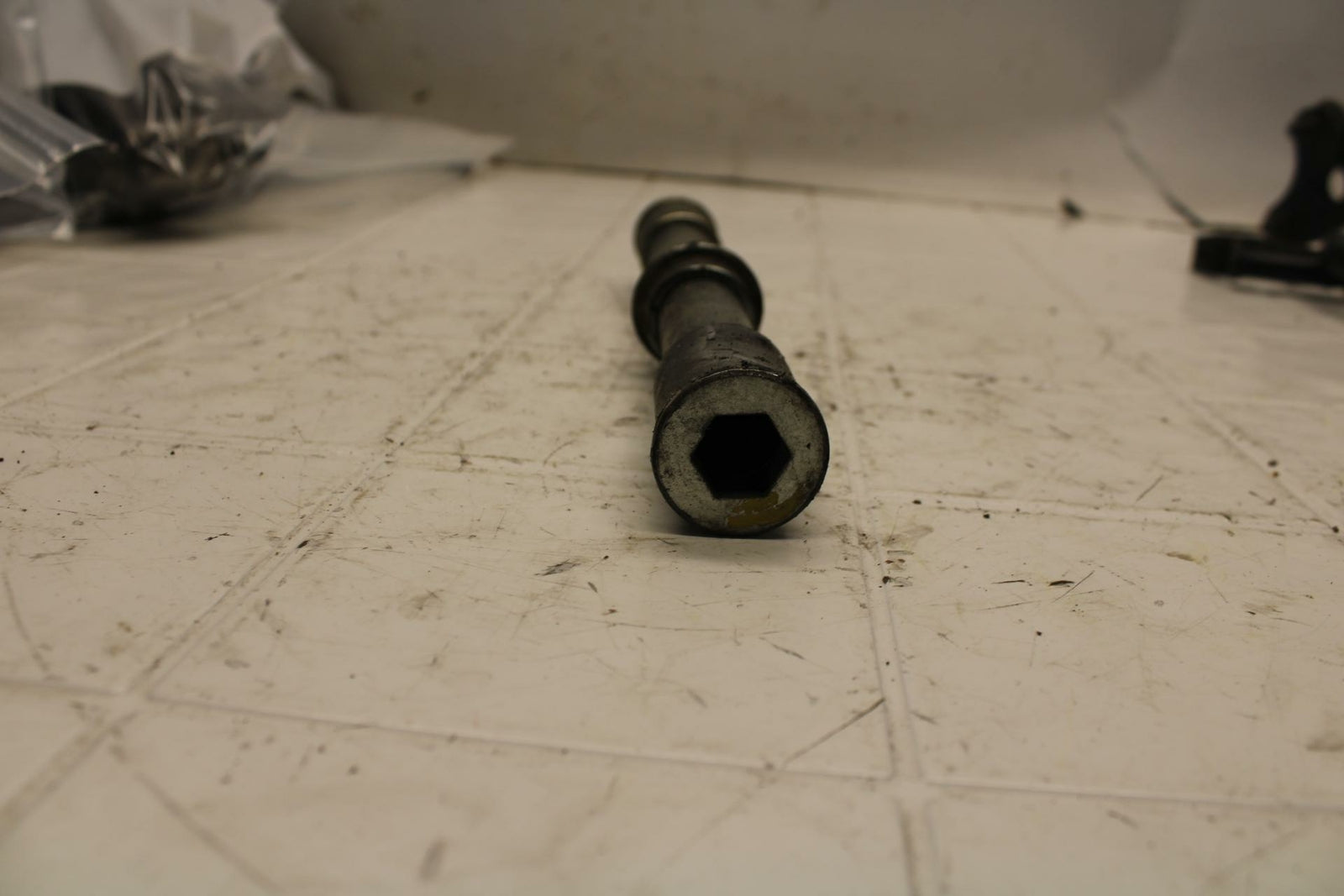 96-03 KAWASAKI NINJA ZX7R FRONT WHEEL RIM AXLE PIVOT BOLT BB20