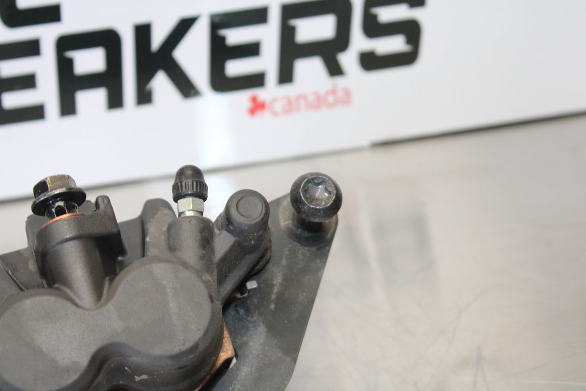 23 YAMAHA YZF R3 RIGHT FRONT BRAKE CALIPER BB147