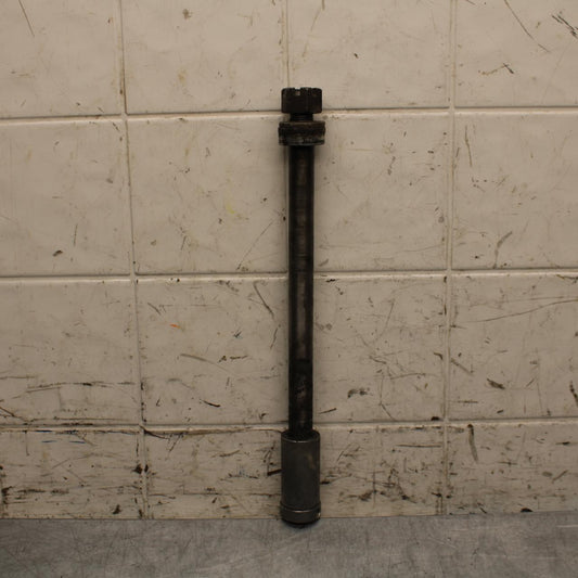 75 SUZUKI GT 550 REAR AXLE BACK WHEEL RIM PIVOT BOLT AXEL BB67