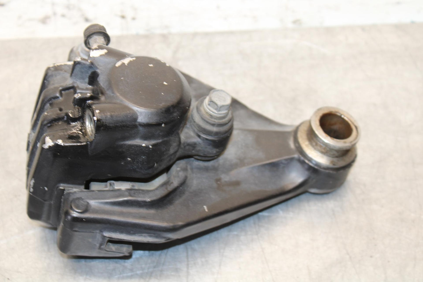1977 Yamaha XS750 REAR BACK BRAKE CALIPER W MOUNT BRACKET BB554