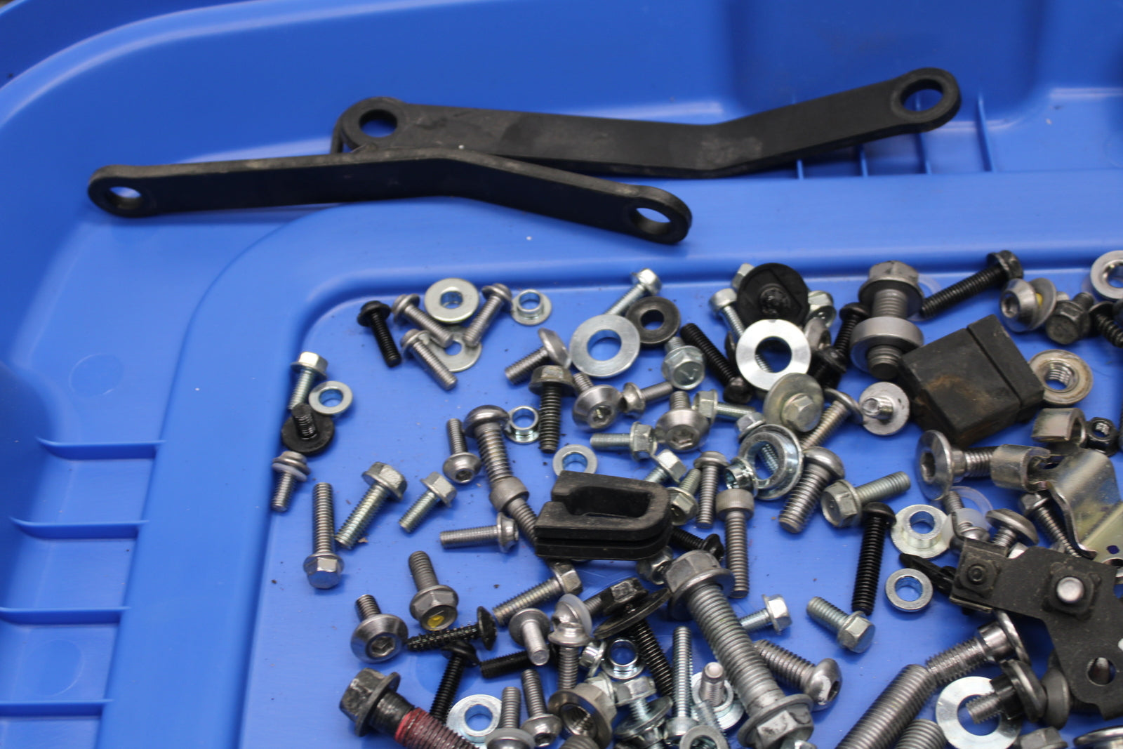 24 KAWASAKI NINJA 500 ABS MOUNTING BOLTS HARDWARE MOTOR SCREWS BB730