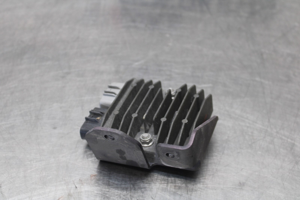 12 TRIUMPH STREET TRIPLE R RECTIFIER VOLTAGE REGULATOR BB914