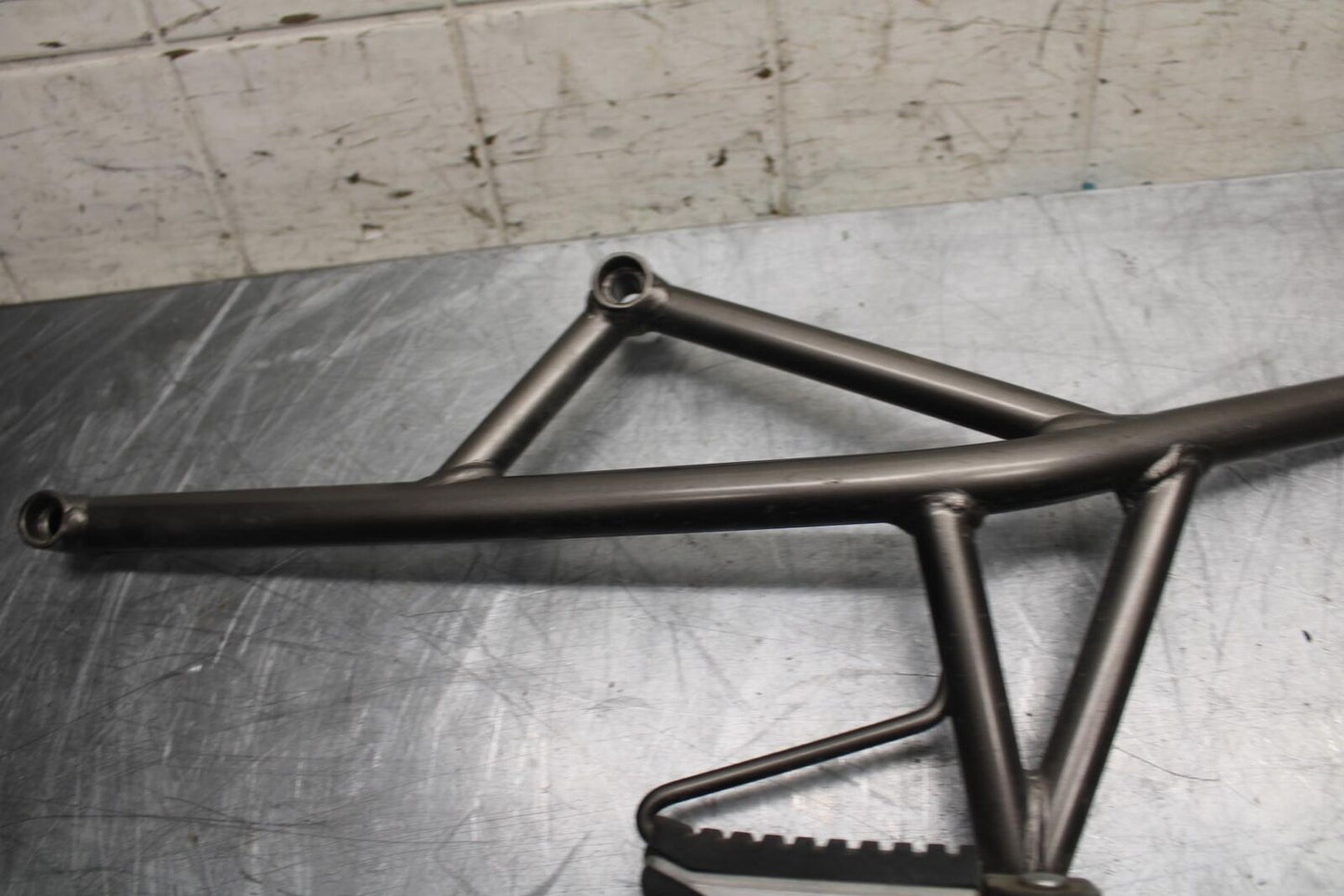 11-14 KAWASAKI VERSYS 650 LE 650C RIGHT REAR BACK PASSENGER PEG BB498