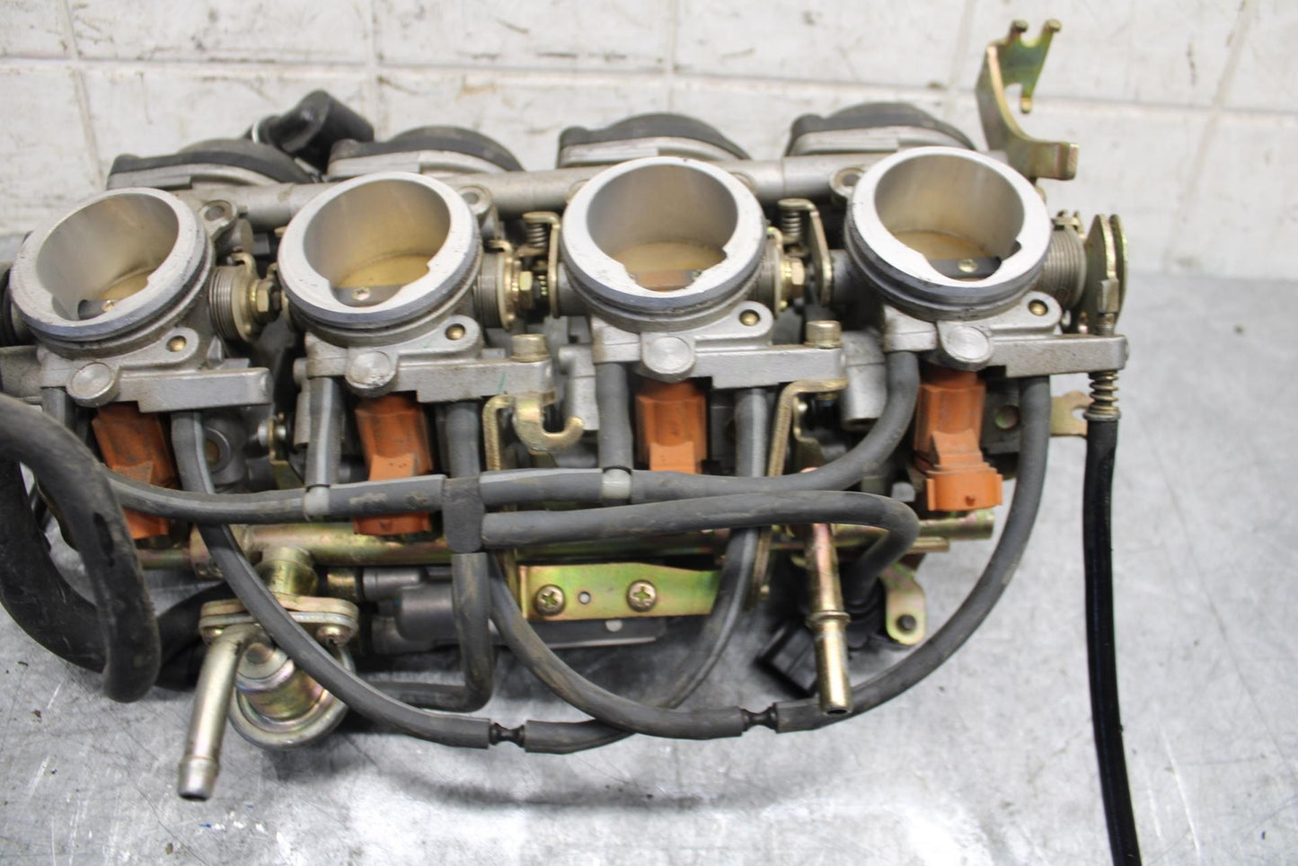 2003 Yamaha YZF R6 MAIN FUEL INJECTORS / THROTTLE BODIES 5SL-13750-00-00 BB539