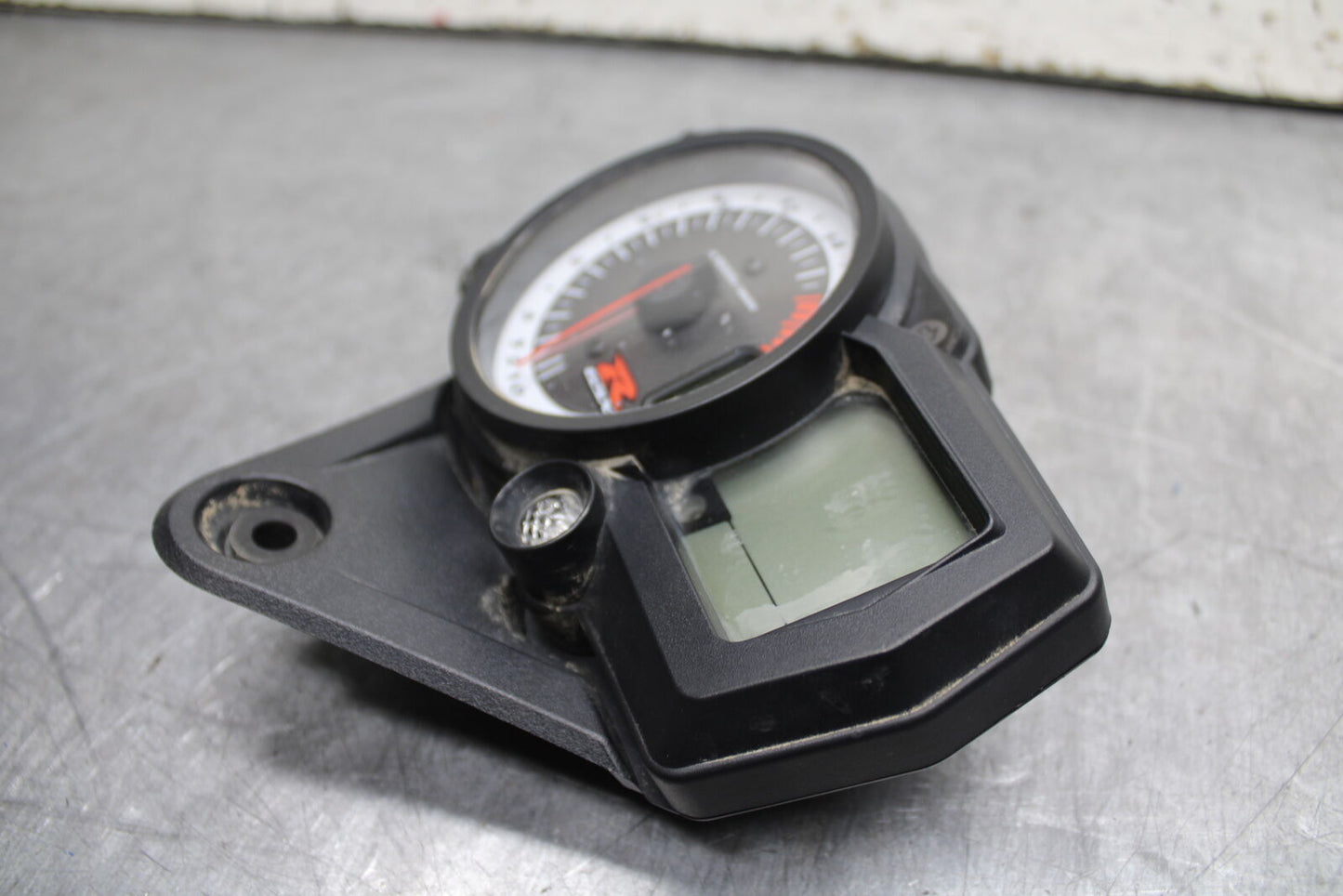 08-10 SUZUKI GSXR 600 SPEEDO TACH GAUGES CLUSTER SPEEDOMETER TACHOMETER   BB721