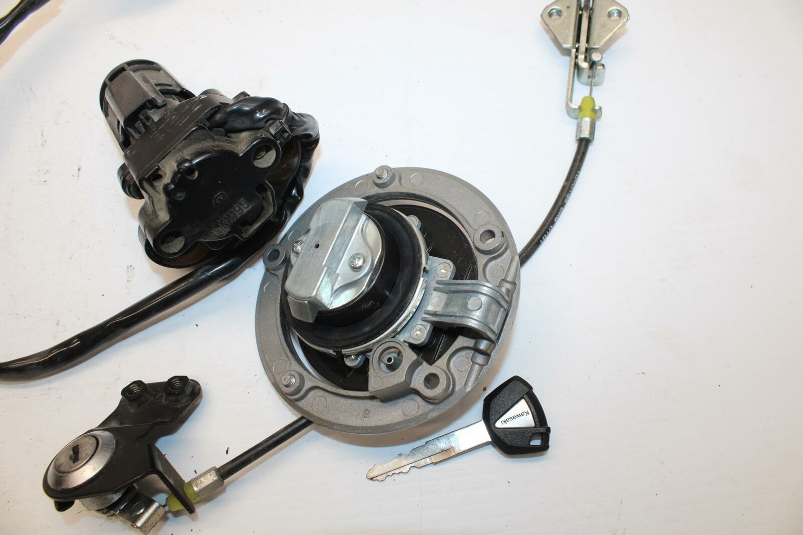 11-12 KAWASAKI Z1000 IGNITION LOCK KEY SET W/ GAS CAP AND SEAT LOCK BB249