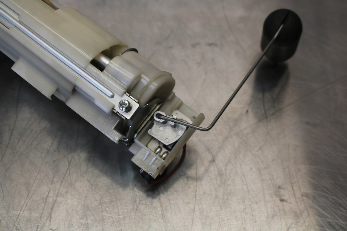 11 SUZUKI GSXR1000 FUEL PUMP GAS PETROL SENDER UNIT BB142