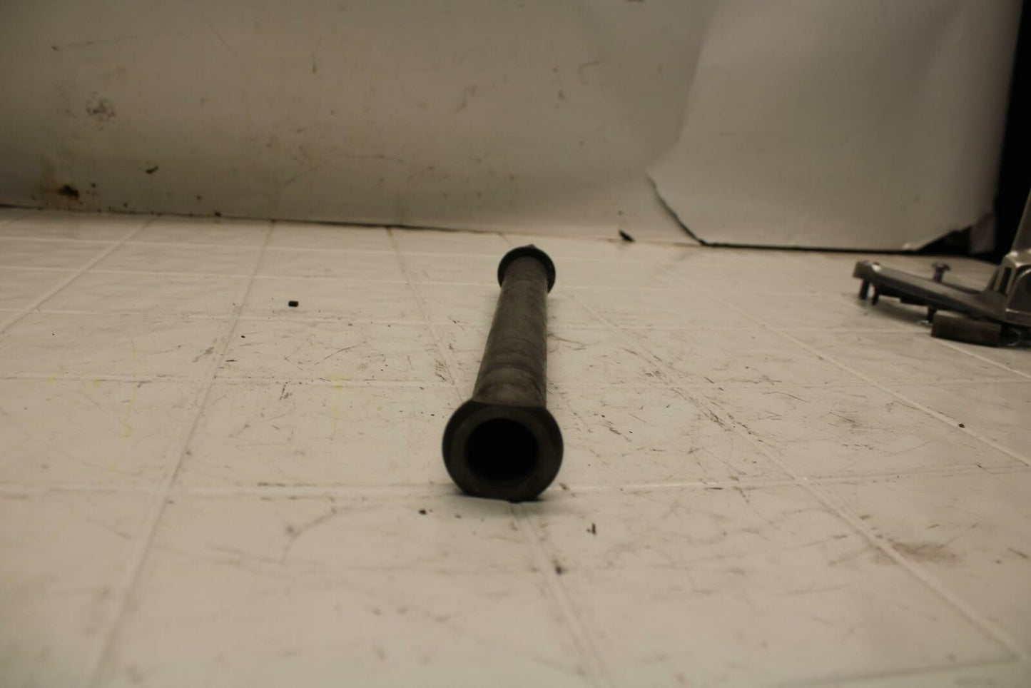 07 YAMAHA YZF R6 REAR AXLE BACK WHEEL RIM PIVOT BOLT AXEL BB284 B