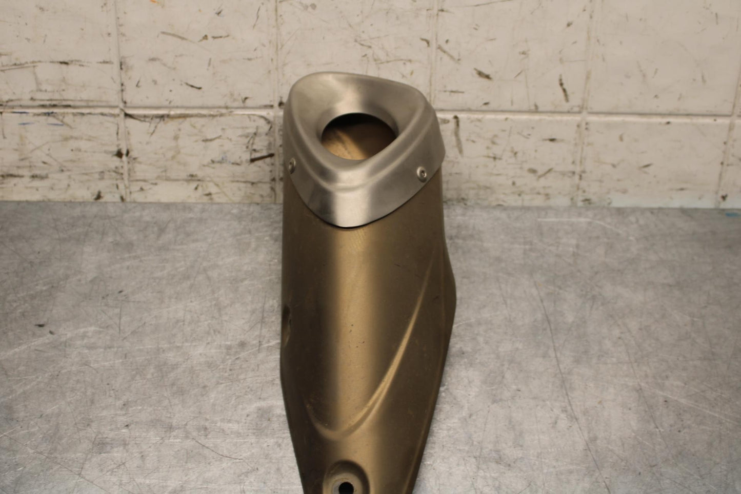 2015 Yamaha FZ09 REAR BACK MUFFLER EXHAUST PIPE COVER HEAT SHIELD GUARD BB69