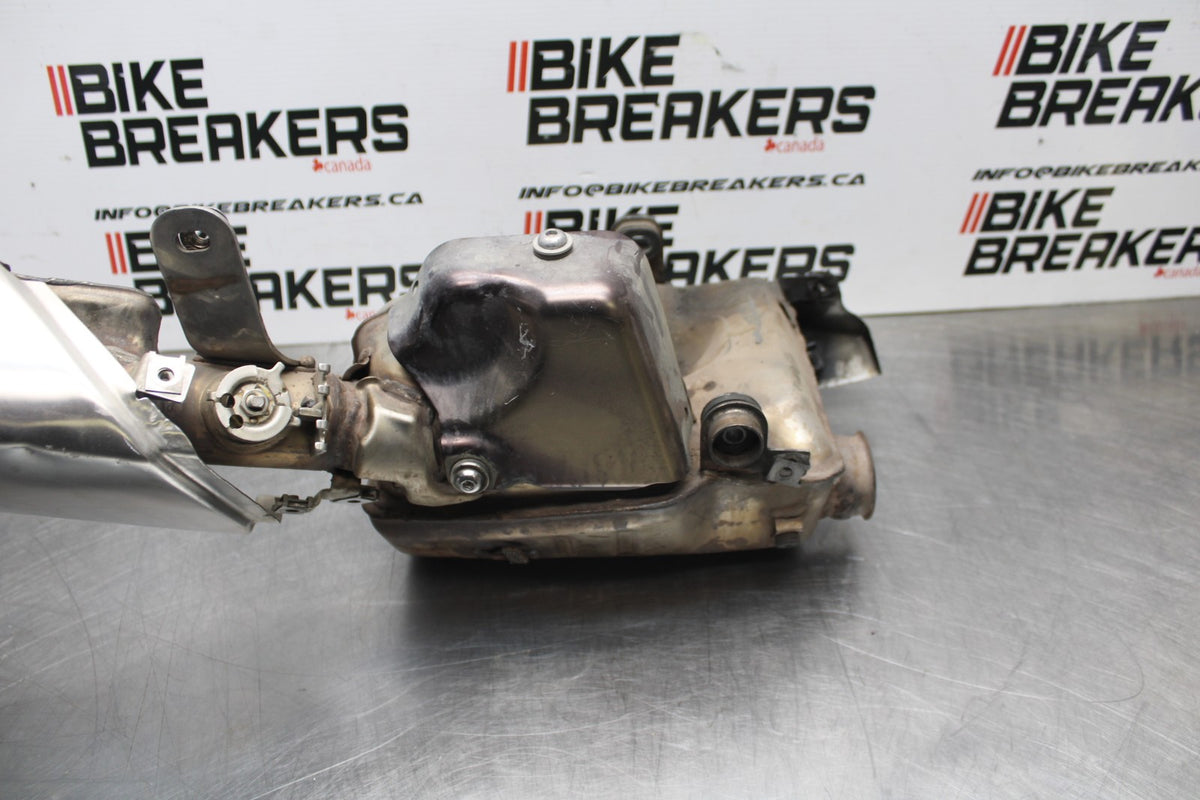 13-14 TRIUMPH DAYTONA 675 RIGHT EXHAUST PIPE MUFFLER SLIP ON CAN SILENCER BB00