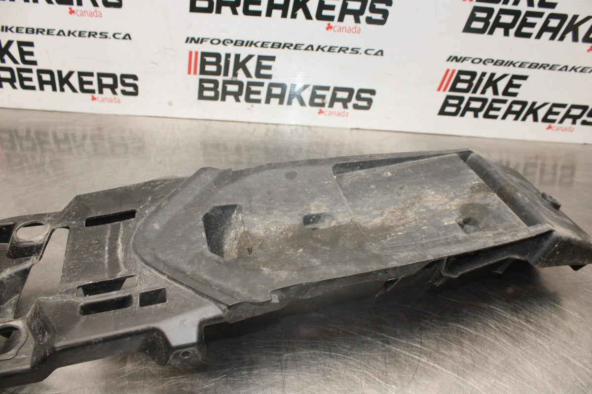 08-10 SUZUKI GSXR 600 REAR BACK TAIL UNDERTAIL BATTERY TRAY PLASTIC BB803