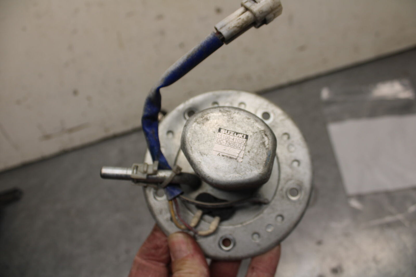 05-06 SUZUKI GSXR1000 FUEL PUMP GAS PETROL SENDER UNIT 15100-41G00 BB677