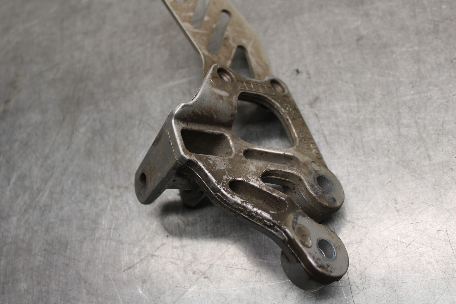 06-07 SUZUKI GSXR750 LEFT REARSET REAR SET DRIVER FOOT PEG REST STOP BB670