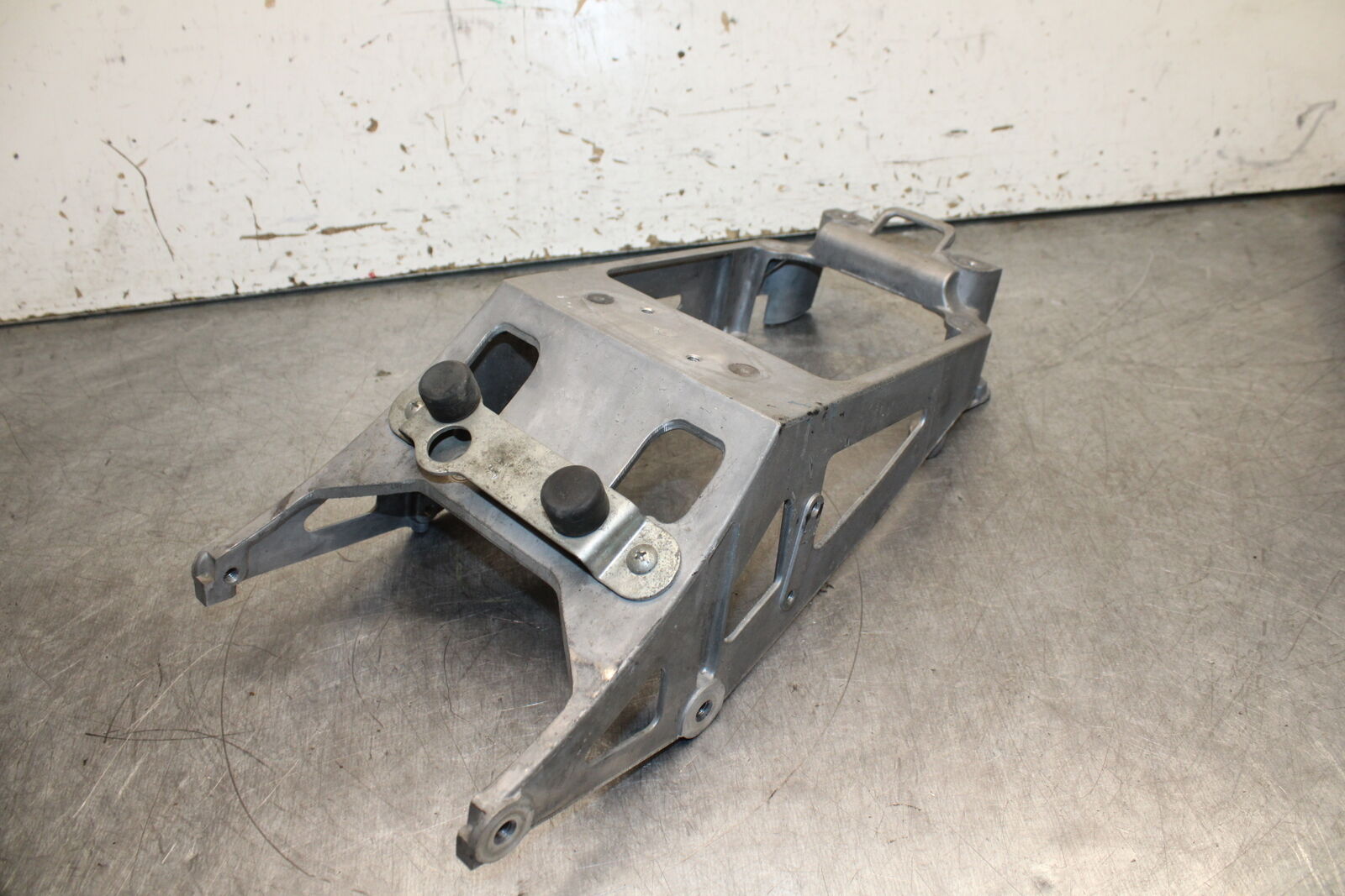 06-07 SUZUKI GSXR 600 REAR BACK TAIL SUBFRAME SUB FRAME BB737