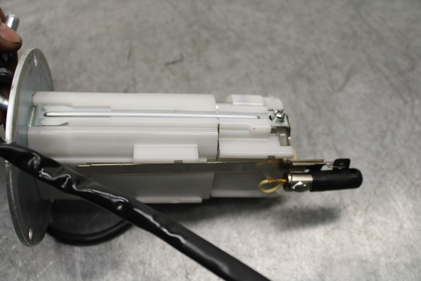 13-18 KAWASAKI NINJA ZX6R FUEL PUMP GAS PETROL SENDER UNIT 49040-0023 BB666