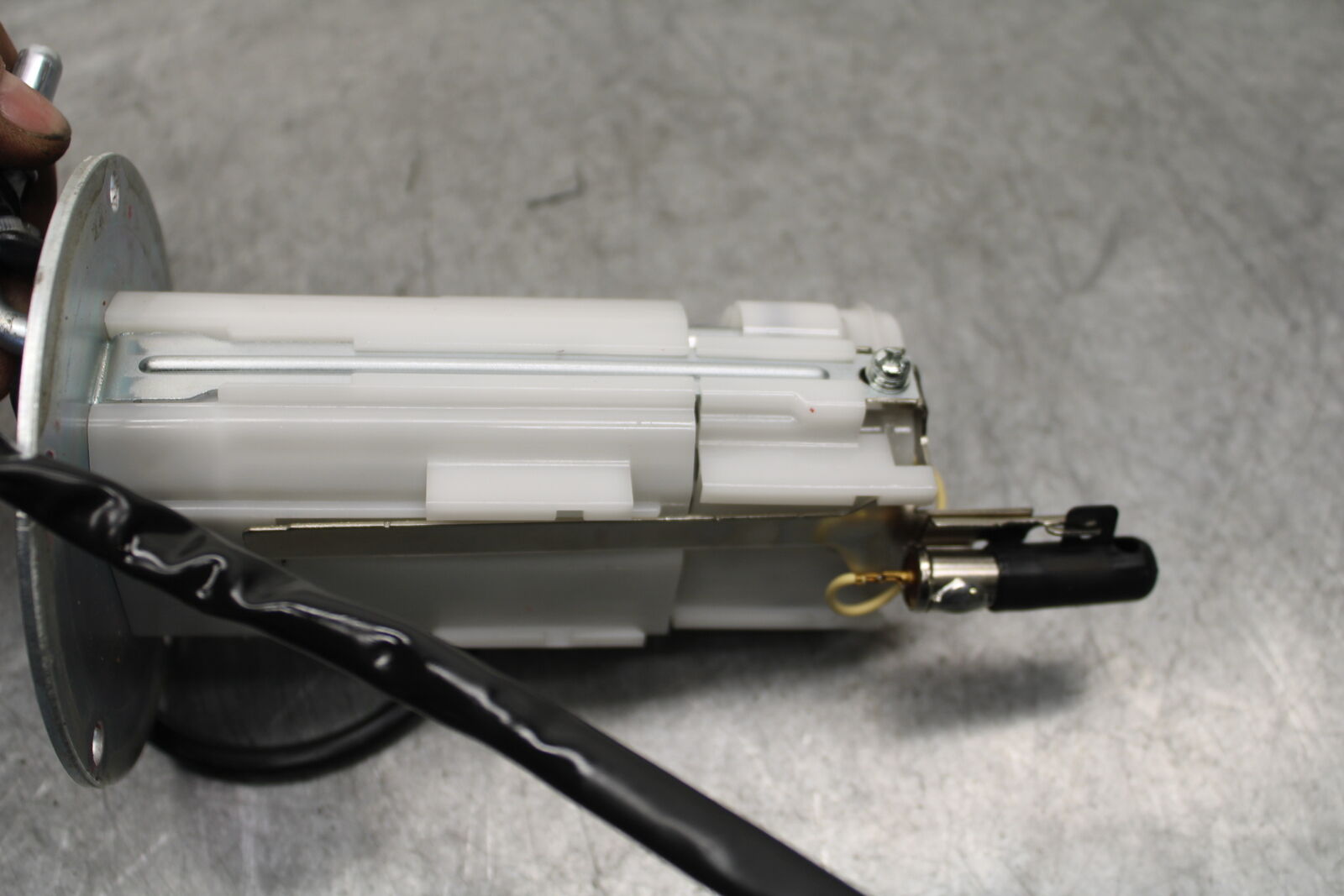 13-18 KAWASAKI NINJA ZX6R FUEL PUMP GAS PETROL SENDER UNIT 49040-0023 BB666