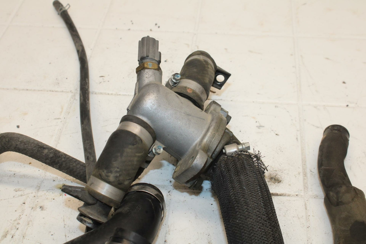 03-05 SUZUKI SV1000 THERMOSTAT W HOUSING ASSEMBLY BB405