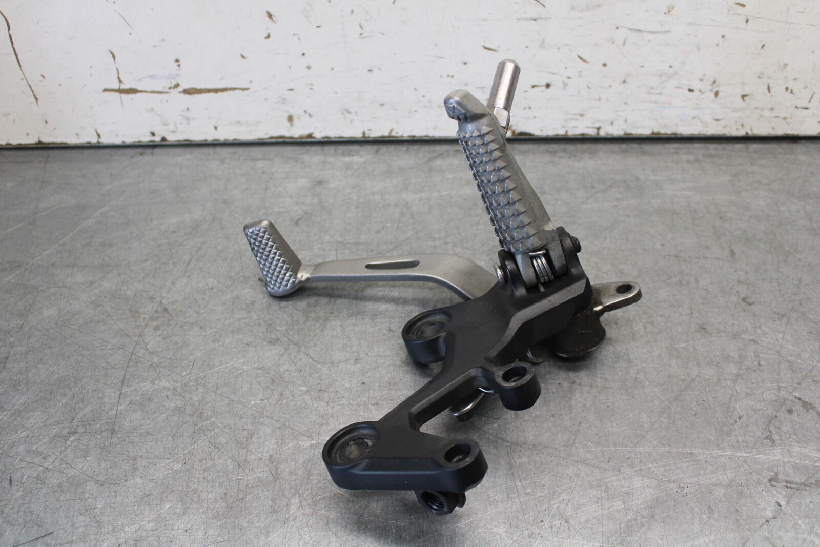 18-23 KAWASAKI NINJA 400 RIGHT REARSET REAR SET DRIVER FOOT PEG REST STOP BB679
