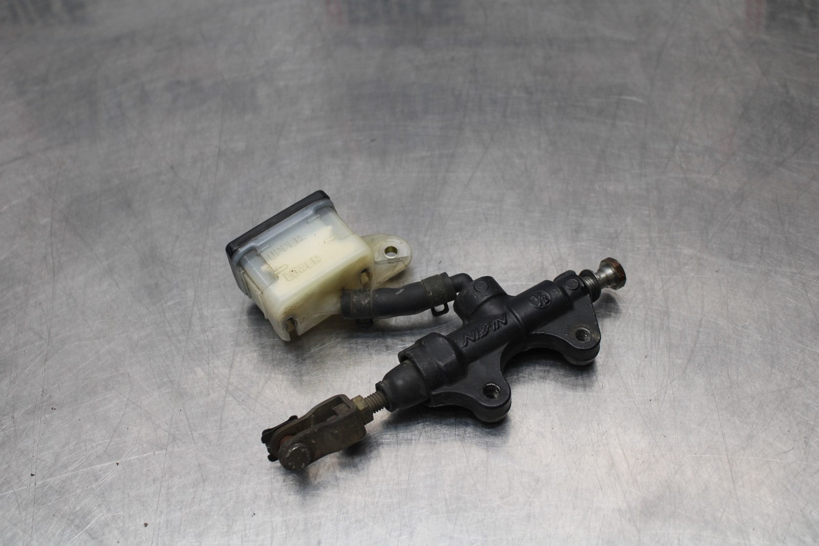 05 TRIUMPH ROCKET III REAR BACK BRAKE MASTER CYLINDER W RESERVOIR BB186