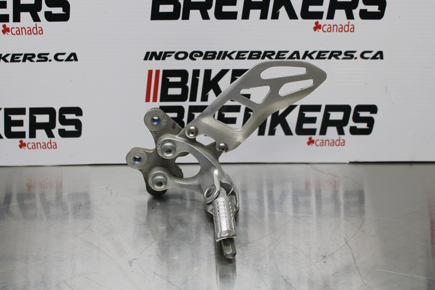 11 SUZUKI GSXR1000 LEFT REARSET REAR SET DRIVER FOOT PEG REST STOP BB142