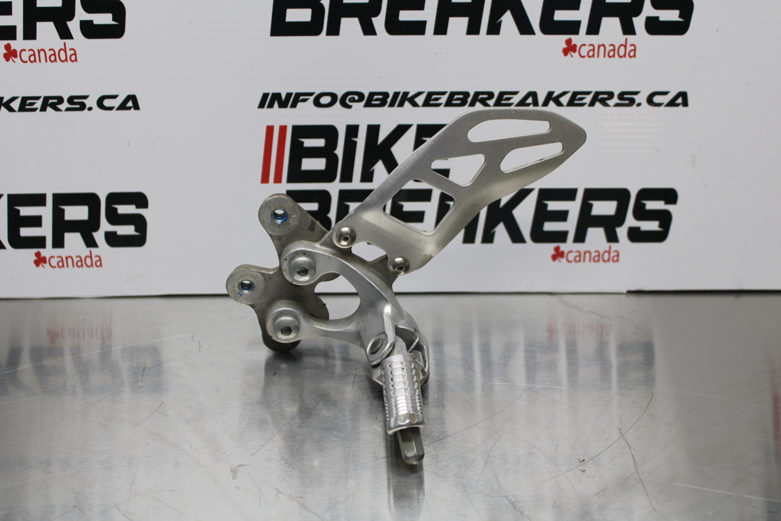 11 SUZUKI GSXR1000 LEFT REARSET REAR SET DRIVER FOOT PEG REST STOP BB142