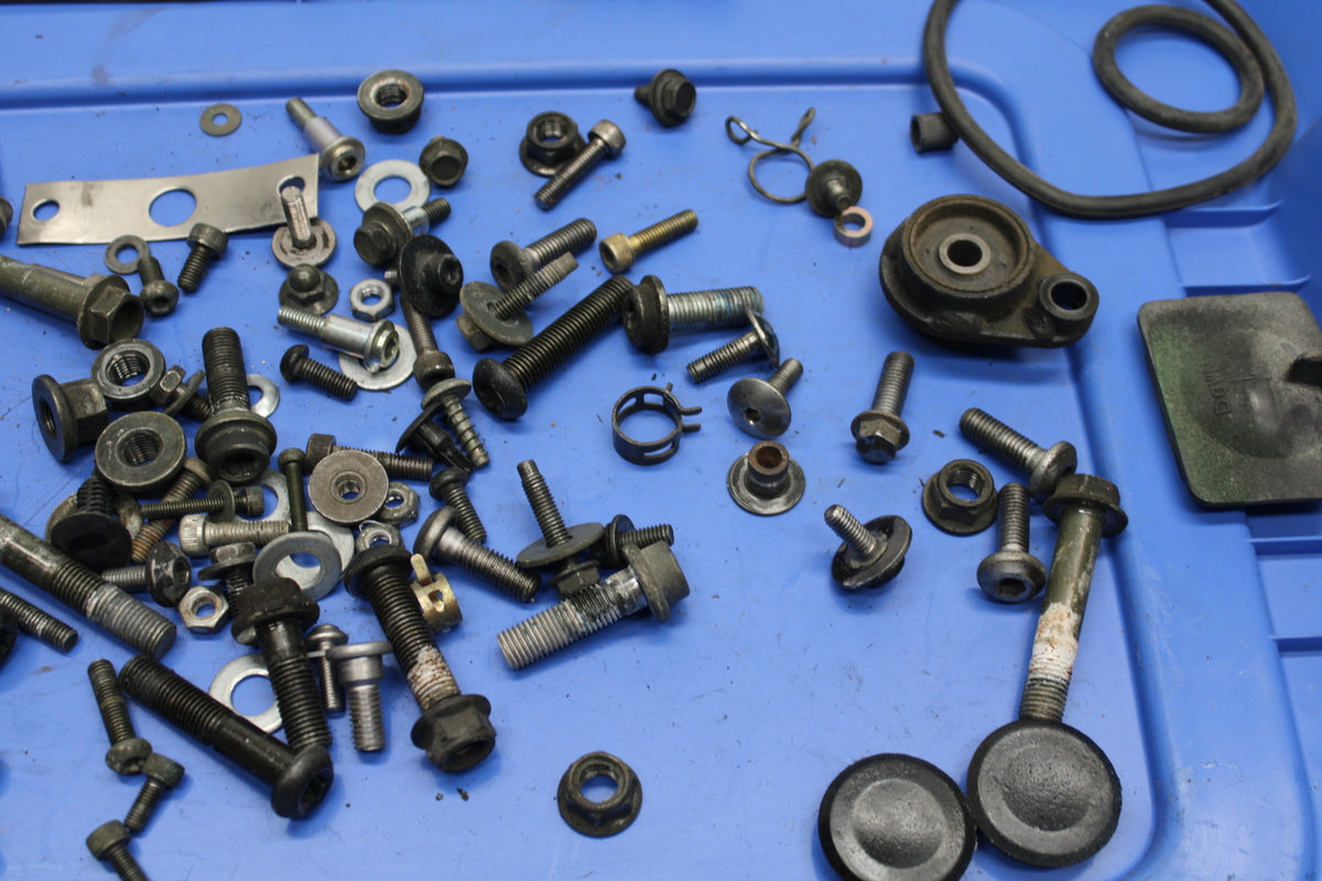 03-05 YAMAHA YZF R6 MOUNTING BOLTS HARDWARE MOTOR SCREWS BB751