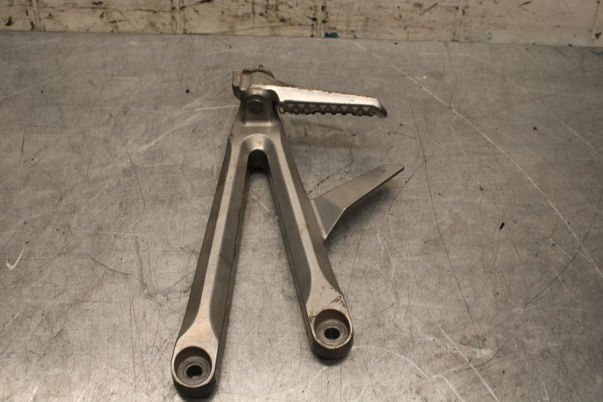 2005 Honda CBR600RR RIGHT REAR PASSENGER PEG 50720-MEL-305 50750-MEE-D00 BB564