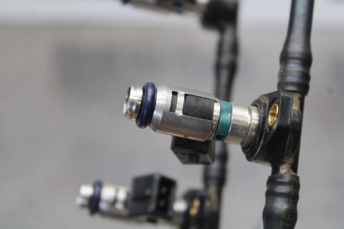 15 APRILIA RSV4 FACTORY APRC ABS SECONDARY FUEL INJECTORS GAS RAIL BB901