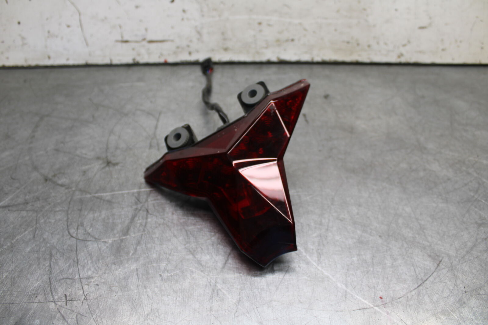 19-22 KAWASAKI Z400 REAR TAIL TAILLIGHT BACK BRAKE LIGHT BB708
