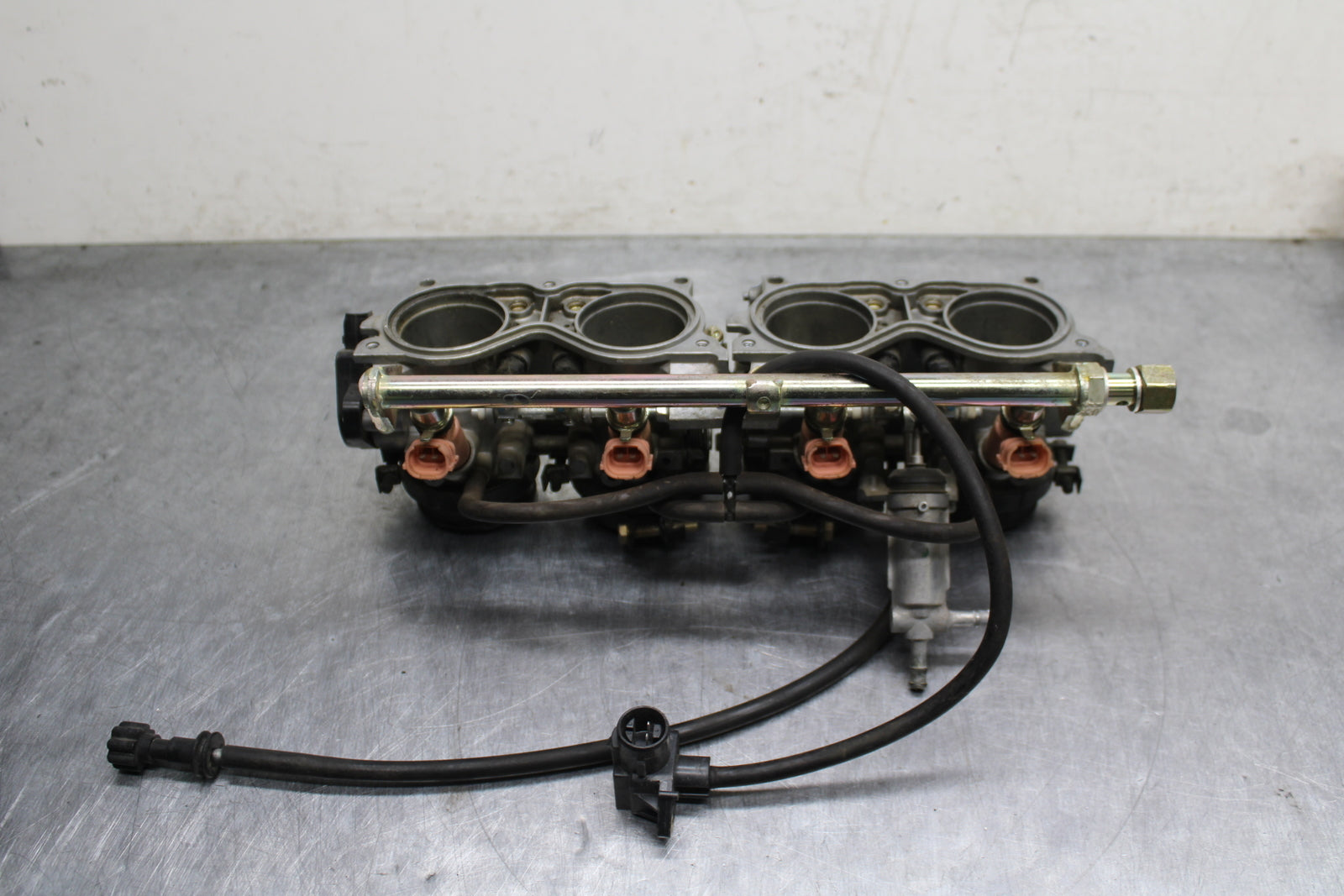 03-04 HONDA CBR600RR MAIN FUEL INJECTORS / THROTTLE BODIES BB134