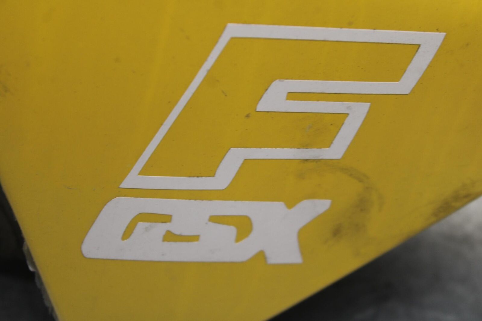 1988 Suzuki Katana 600 GSX600F YELLOW FRONT WHEEL FENDER COWL FAIRING BB94