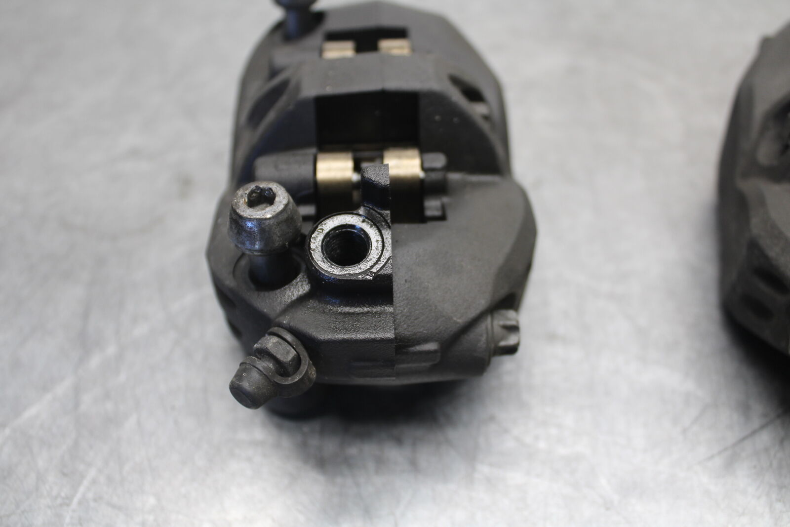 09-12 KAWASAKI NINJA ZX6R RIGHT LEFT FRONT BRAKE CALIPER SET PAIR CALIPERS BB698