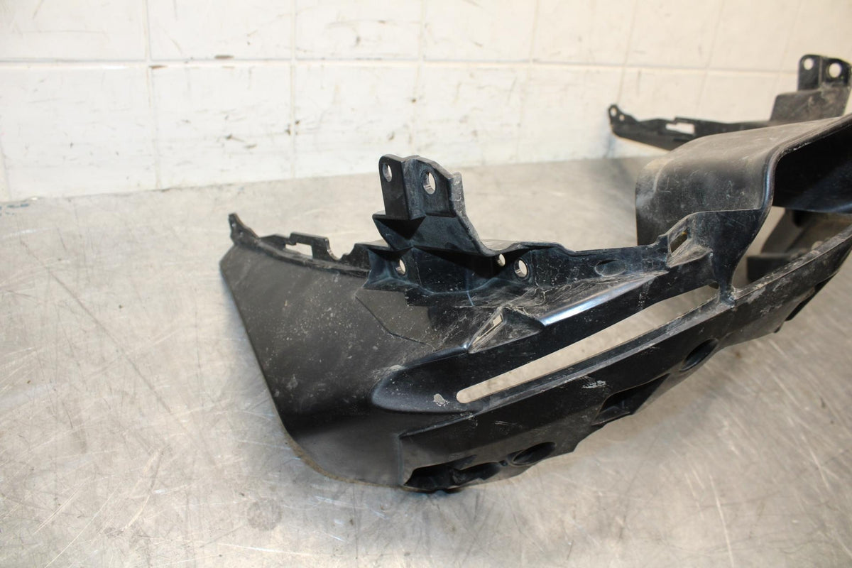 18 YAMAHA YZF R1  FRONT CENTER COWL FAIRING STAY BB473