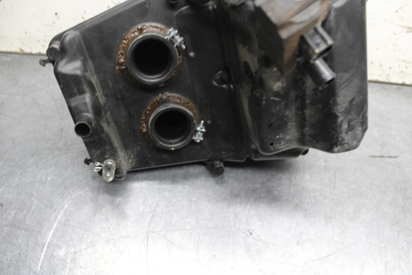 24 KAWASAKI NINJA 500 ABS AIRBOX AIR INTAKE FILTER BOX BB744