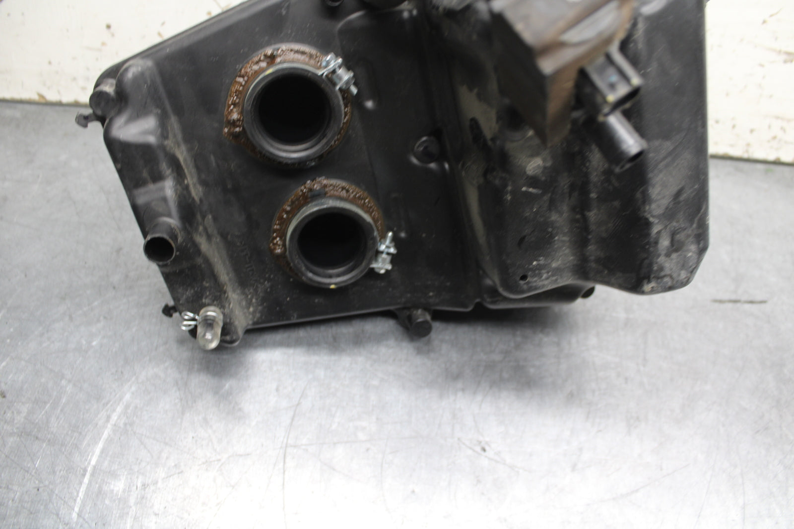 24 KAWASAKI NINJA 500 ABS AIRBOX AIR INTAKE FILTER BOX BB744