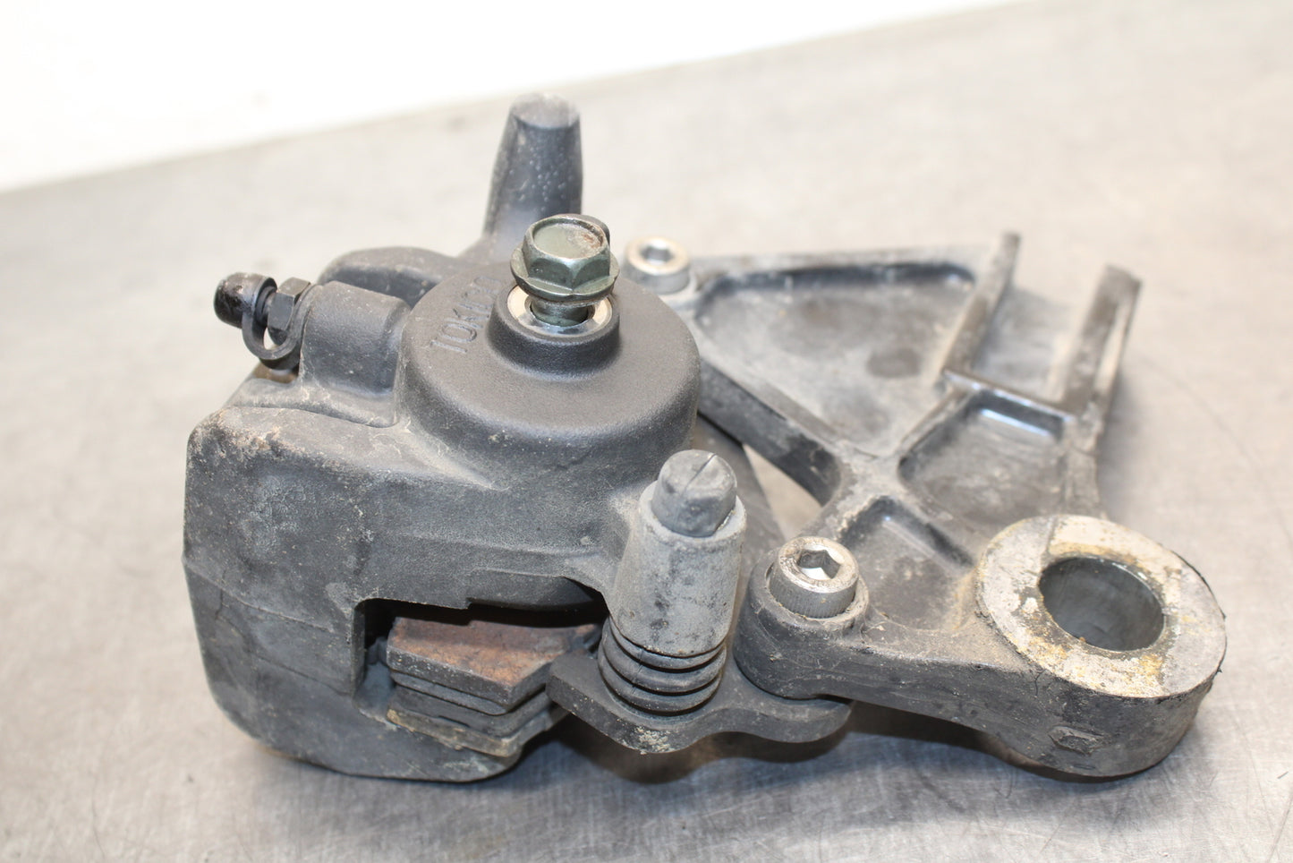 07-09 KAWASAKI VERSYS 650 REAR BACK BRAKE CALIPER W MOUNT BRACKET BB125