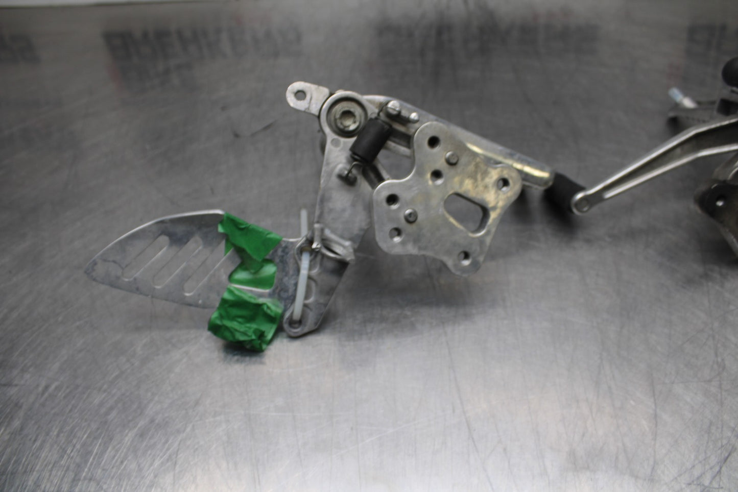 07 SUZUKI GSXR1000 POLISHED  REARSET REAR SET DRIVER PEG BRACKETS BB770