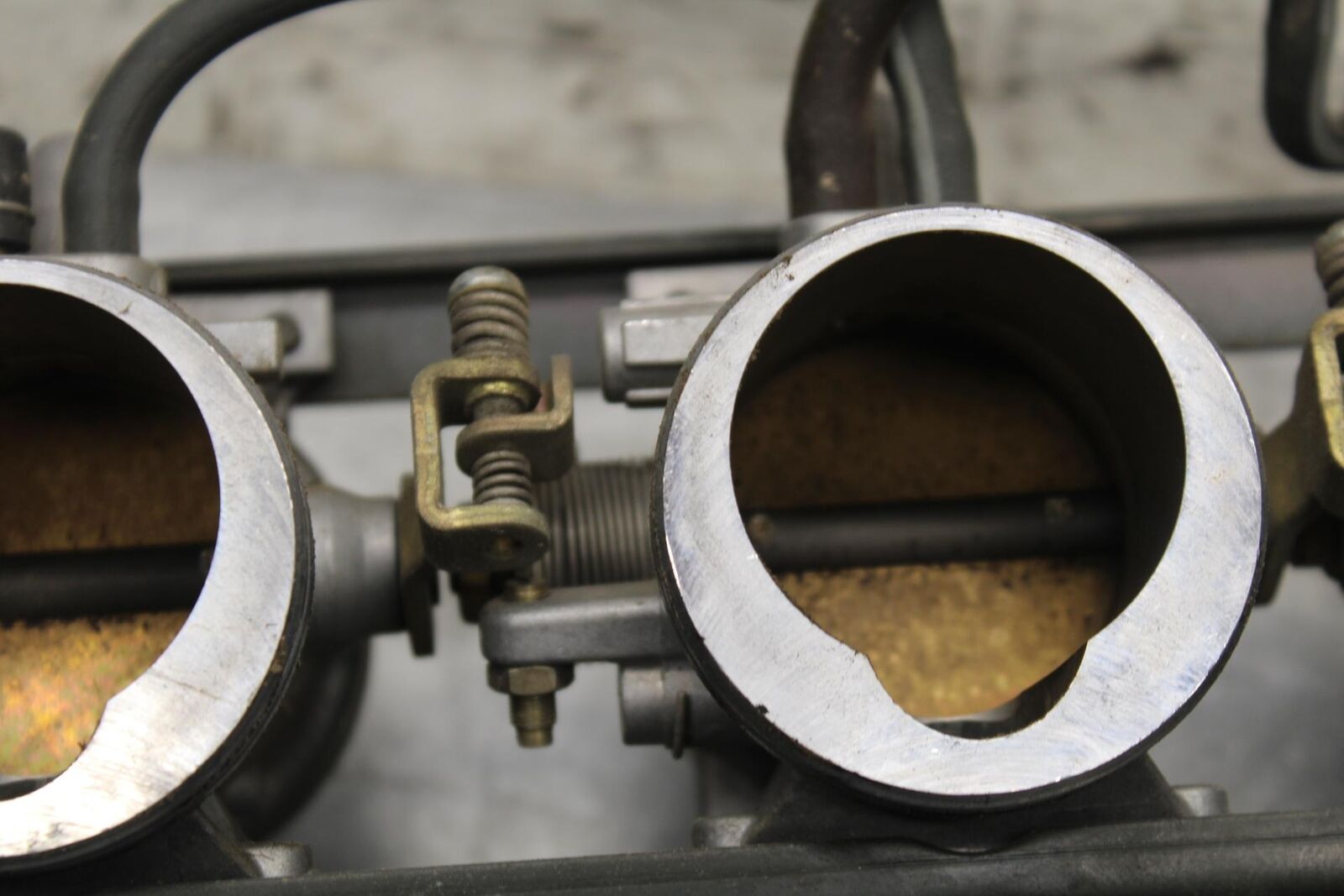 2000 Kawasaki Ninja ZX12R ZX1200A MAIN FUEL INJECTORS / THROTTLE BODIES BB565