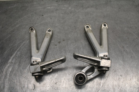 08-16 YAMAHA YZF R6 REAR BACK PASSENGER PEG SET PAIR BB131