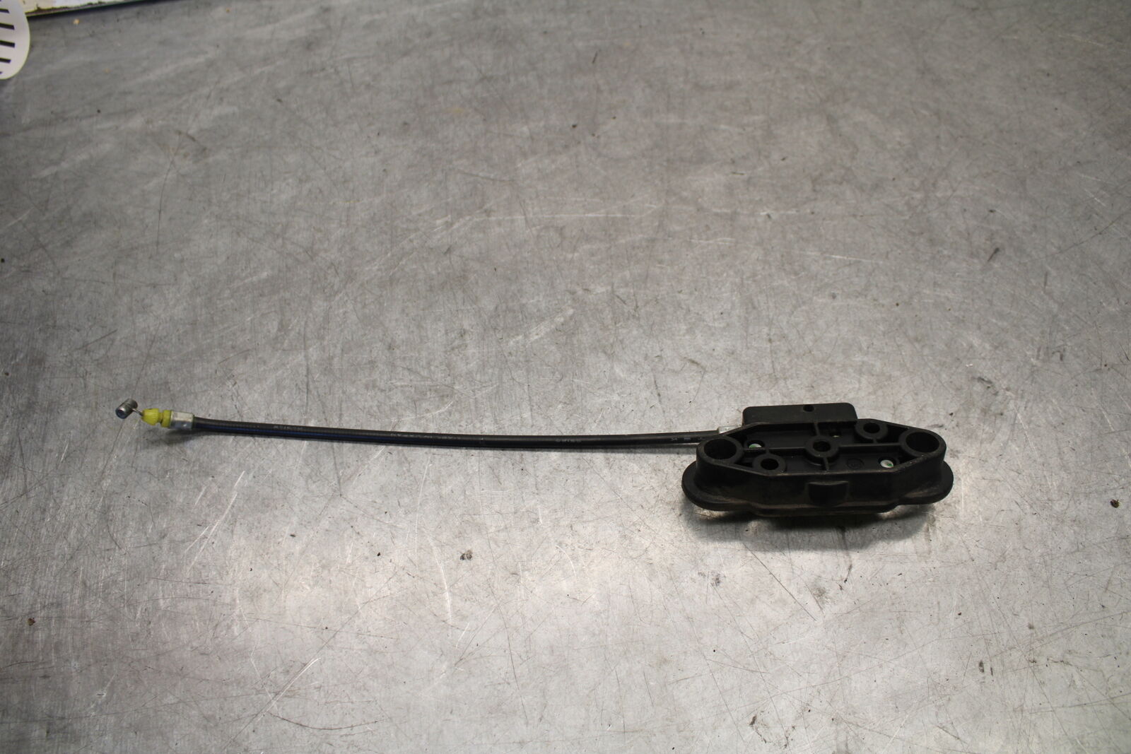 05-06 SUZUKI GSXR1000 REAR PASSENGER SEAT LATCH LOCK ASSEMBLY 45280-01A00 BB663