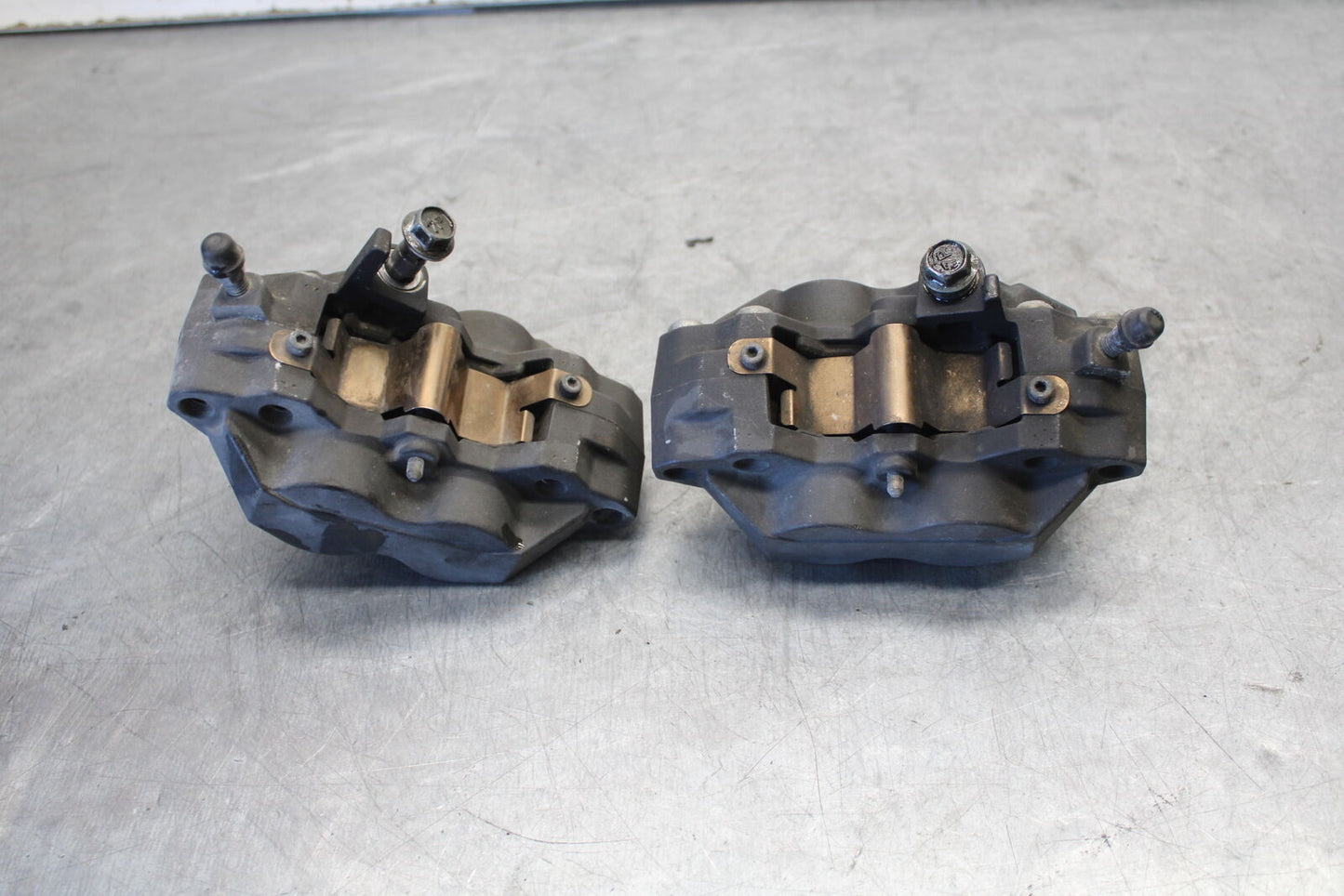 03-07 SUZUKI SV1000S RIGHT LEFT FRONT BRAKE CALIPER SET PAIR CALIPERS BB657