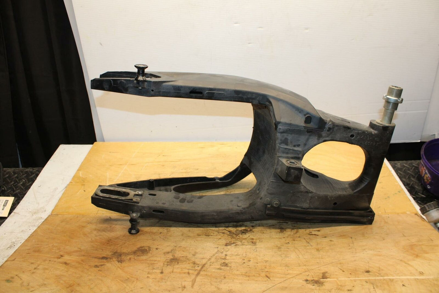 11-17 SUZUKI GSXR750 REAR SWINGARM  SUSPENSION SWING ARM 61000-14J00-YAP BB320