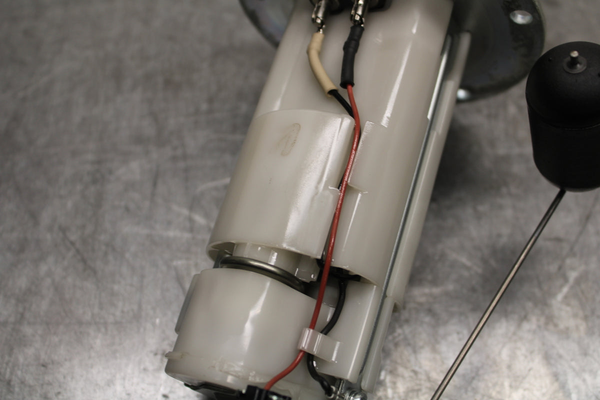 08-10 SUZUKI GSXR 600 FUEL PUMP GAS PETROL SENDER UNIT  BB721